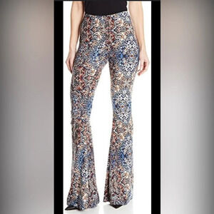 SHOW ME YOUR MUMU 
Bam Bam Bells Pant in Blue Bayou Spandy
SIZE Small